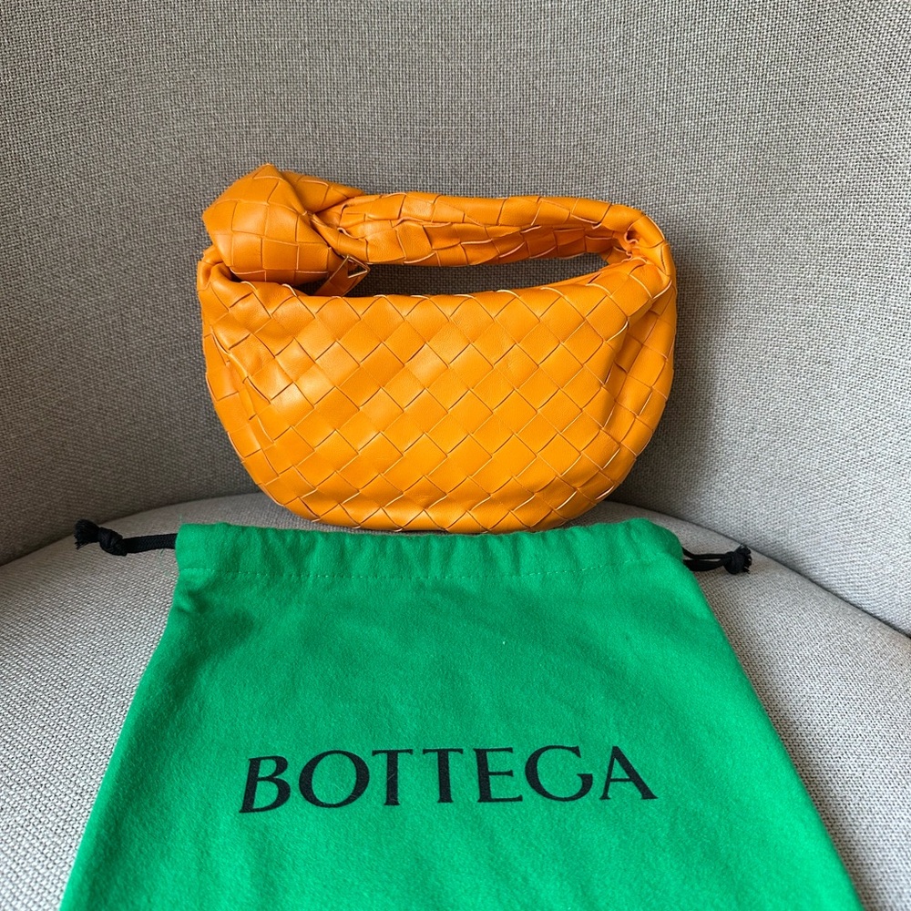 Bottega Veneta. Jodie mini orange new
